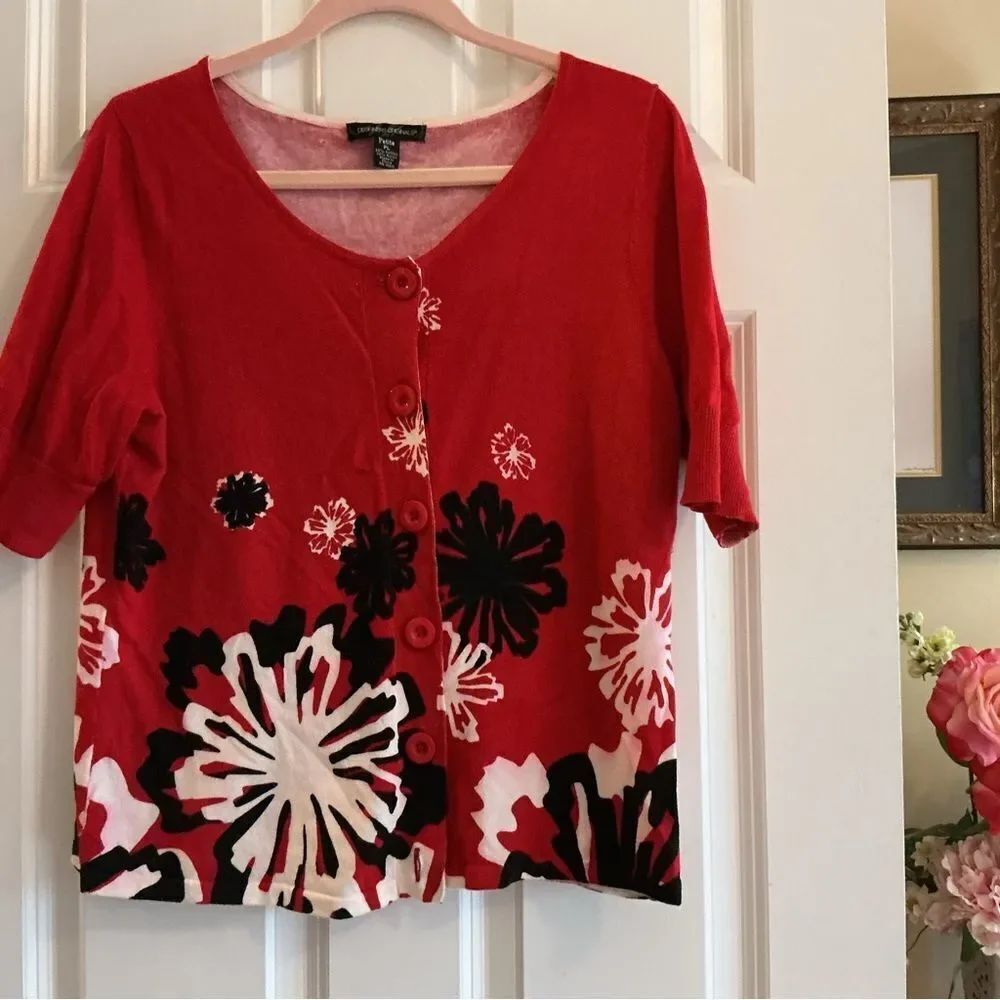 EUC. Designers Originals Brand Red, Black and White Floral Women's Top Size PL